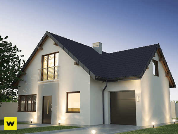 Modernes Einfamilienhaus mit Satteldach, Garage und beleuchtetem Eingangsbereich bei Abenddämmerung.